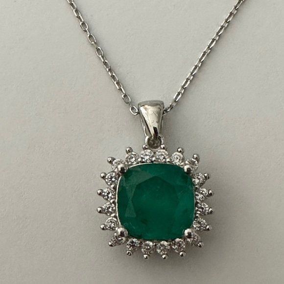 925 Silver set green and clear cz stones - Picture 2 of 9